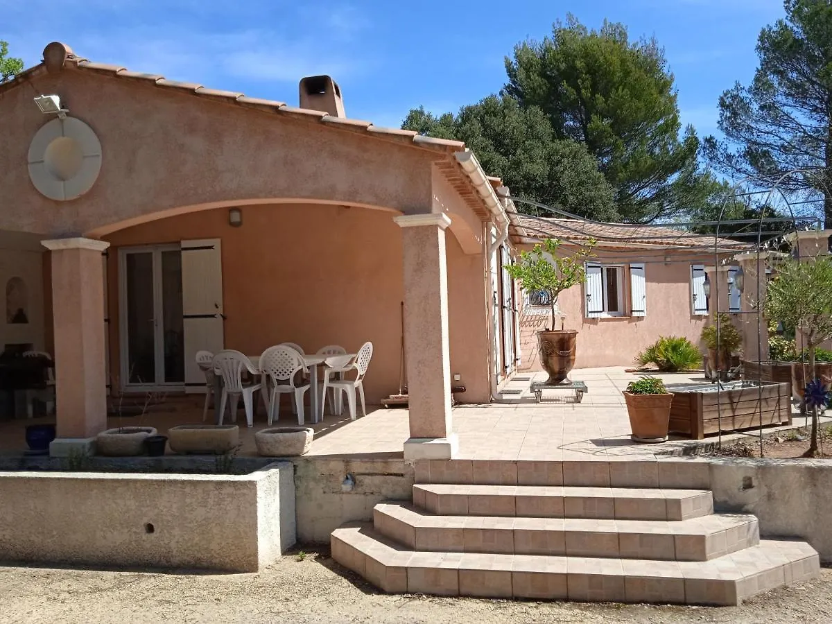 Chez Marie Bed & Breakfast Regusse