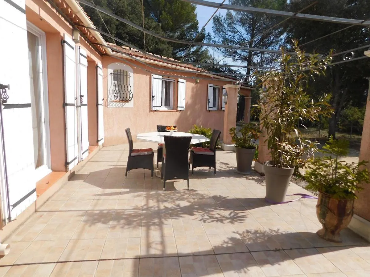 Chez Marie Bed & Breakfast Regusse