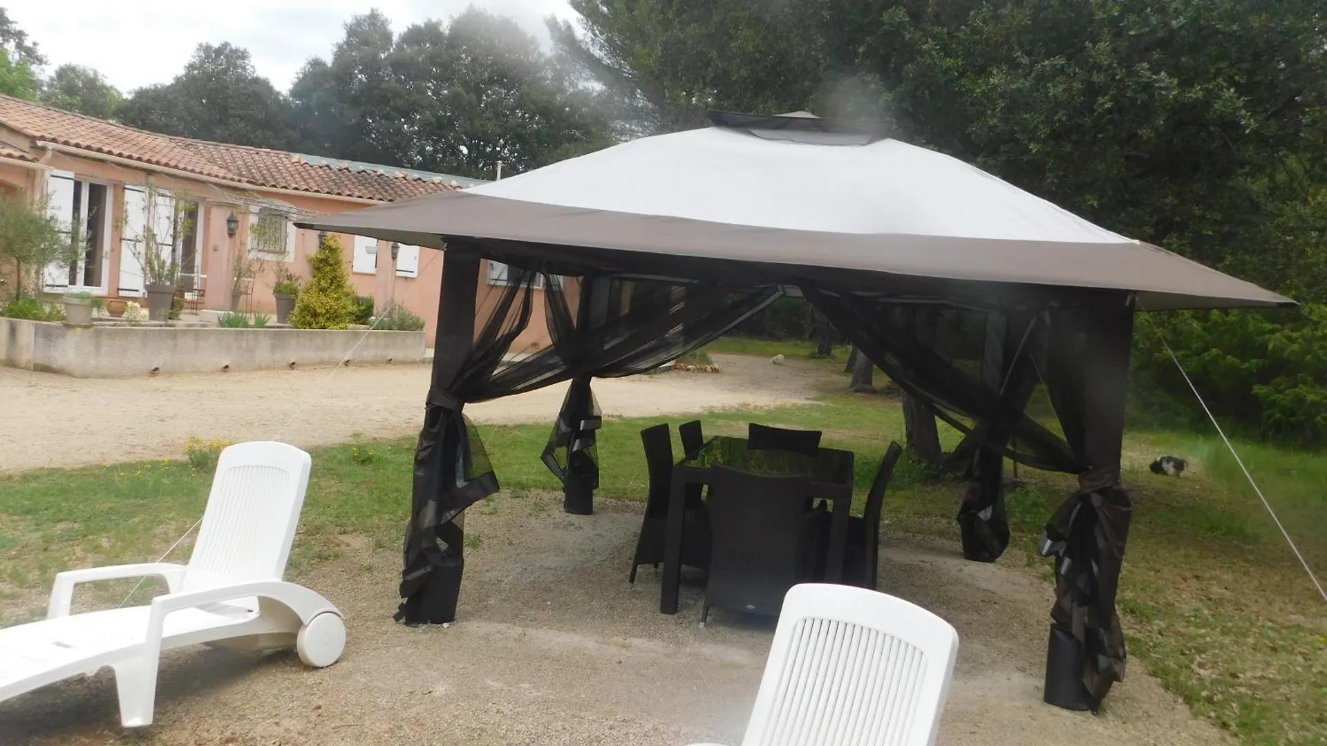 Chez Marie Bed & Breakfast Regusse